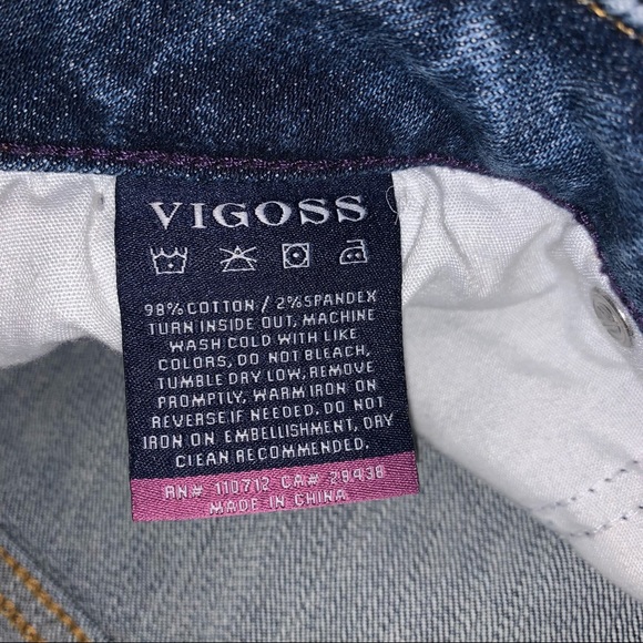 Woman’s Stylish Outfit - Picture 9 of 15